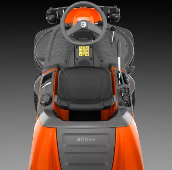 Tondeuse frontale professionnelle à quatre roues Husqvarna RC 320Ts AWD - appareil de base sans plateau de coupe - modèle 2025-Neuf – Image 12