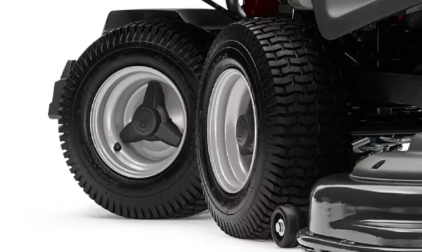 Tondeuse frontale professionnelle à quatre roues Husqvarna RC 320Ts AWD - appareil de base sans plateau de coupe - modèle 2025-Neuf – Image 7