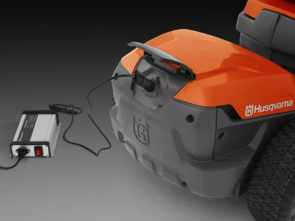 Tondeuse frontale sans fil Husqvarna R 112iC avec plateau de coupe Combi 85, batterie et chargeur - modèle 2025-Neuf – Image 3
