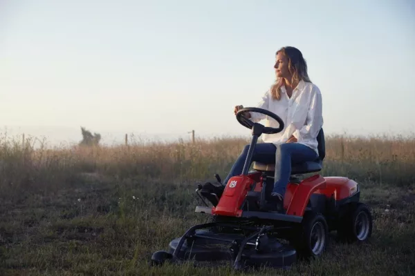 Tondeuse frontale sans fil Husqvarna R 112iC avec plateau de coupe Combi 85, batterie et chargeur - modèle 2025-Neuf – Image 5
