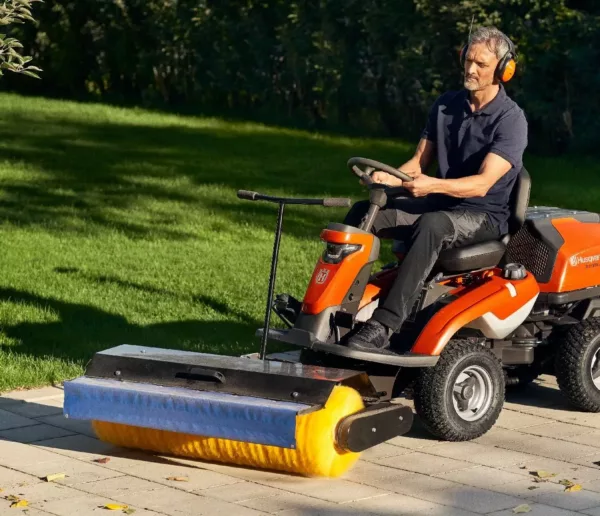Tondeuse frontale professionnelle Husqvarna R 316TX - appareil de base sans tondeuse - modèle 2025-Neuf – Image 16