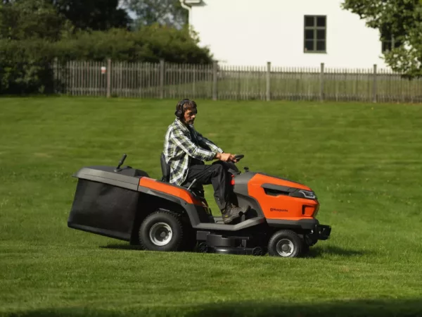 Tracteur tondeuse Husqvarna TC 220T - modèle 2025-Neuf – Image 20