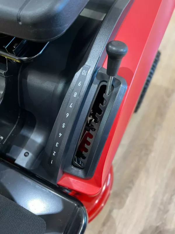 Tracteur de pelouse à batterie Toro eS3000SD - modèle 2025-Neuf – Image 12