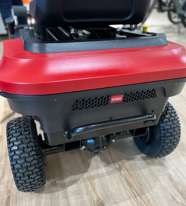 Tracteur de pelouse à batterie Toro eS3000SD - modèle 2025-Neuf – Image 13