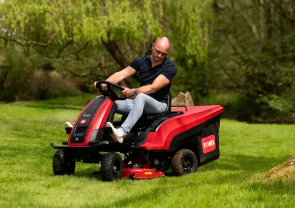 Tracteur de pelouse à batterie Toro eS3200DC - modèle 2025-Neuf – Image 7
